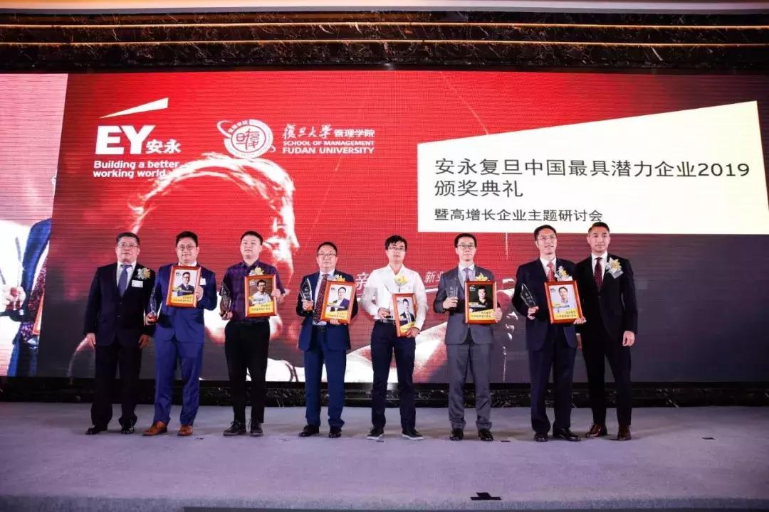 深蓝与月光电视剧,深蓝与月光电视剧，高科技产品的璀璨新星